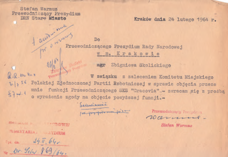 Przykłady przeplatania się różnych obszarów życia publicznego: w urzędowej szacie korespondencja
z 1956 r. I sekretarza Komitetu Wojewódzkiego PZPR w Krakowie do przewodniczącego Prezydium Miejskiej Rady Narodowej w Krakowie (prezydenta miasta) na temat rzekomych
niedoskonałości jednego z przewodniczących prezydium dzielnicowej rady narodowej oraz
korespondencja z 1964 r. przewodniczącego Prezydium Dzielnicowej Rady Narodowej Stare
Miasto do przewodniczącego Prezydium Rady Narodowej w m. Krakowie (prezydenta miasta)
na temat zalecenia otrzymanego z Komitetu Miejskiego PZPR (Archiwum Zakładowe Urzędu Miasta Krakowa, sygn. spis 3759/6231; spis 3761/323)