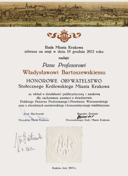 (196) Dyplom honorowego obywatelstwa Stołecznego Królewskiego Miasta Krakowa, godności nadanej uchwałą Rady Miasta Krakowa w 2012 r.
prof. Władysławowi Bartoszewskiemu (widoczny podpis laureata z dnia wręczenia dyplomu); jako pieczęci użyto odcisku „opłatkowego” kopii
najstarszej pieczęci miasta i rady miejskiej – zob. il. 347 (z zasobów UMK)