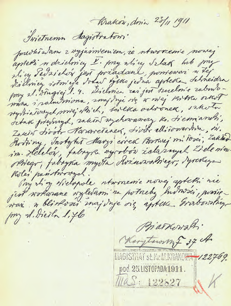 Z akt magistrackich Koncesja aptekarska Korytowski Zygmunt 1912–1916 dokument
pochodzący z roku 1911 – opinia komisarza Mieczysława Białkowskiego popierająca utworzenie
nowej apteki przy ul. Szlak lub ul. Pędzichów
(Archiwum Narodowe w Krakowie, sygn. Kr 7820, nlb)