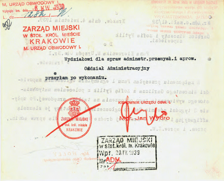 Ze zbioru Akta zapowiedzi ślubów cywilnych 1929–1944 dokonany w 1939 r. przez kierownika
Jana Wydrę zwrot ogłoszenia zapowiedzi ślubnej po jego wywieszeniu na tablicy urzędowej
(Archiwum Narodowe w Krakowie, sygn. Kr 2469, s. 982)