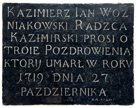 Wykonane w 1720 roku w marmurze dębnickim epitafium zmarłego w roku 1719 Kazimierza Jana Woźniakowskiego
z krużganku klasztornego kościoła św. Katarzyny