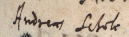 Z Liber inscriptionum… klasztoru oo. Augustianów w Kazimierzu: strony z dokonanym w roku 1681 wpisem przywołującym
wydany w 1437 roku dokument, w którym rajcowie kazimierscy, wśród nich Andrzej Sołtys, stwierdzili, że Wawrzyniec
rybak zwany Śmiech odstąpił ogród z domem rajcy Przecławowi (nr 107) – oraz zbliżenie zapisu imienia
(Biblioteka Naukowa PAU/PAN, sygn. rkps 1676, s. 307v–308)