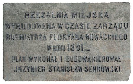 Tablica znad wejścia do lodowni miejskiej (dawnej chłodni) oraz tablica z budynku rzezalni miejskiej, inwestycji otwartych
za kadencji Floriana Nowackiego. Na tablicy rzezalni znajduje się również wzmianka o synu burmistrza Emila Serkowskiego
(nr 14), Stanisławie (Dom Historii Podgórza, nr inw. DHP/IV/OP/3, DHP/IV/OP/27)