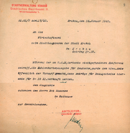 Z akt Starostwa Miejskiego Krakowskiego Różne zarządzenia Generalnego
Gubernatora i Starosty miejskiego przesłane do Urzędów Obwodowych w celu
zastosowania 1940–1944, Korespondencja Urzędów Obwodowych z Urzędem
Głównym, Sprawozdania z działalności 1944 rok pismo wewnątrzurzędowe
sporządzone w 1942 r. przez kierownika Olgierda Niedziałkowskiego
(Archiwum Narodowe w Krakowie, sygn. SMKr 77, s. 9–10)