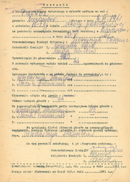 Z zespołu archiwum Prezydium Gromadzkiej Rady Narodowej w Bieżanowie protokół z wiejskiego
zebrania wyborczego zwołanego w 1961 roku dla wyboru sołtysa wsi Przewóz
(Archiwum Narodowe w Krakowie, sygn. 29/1102/118, nlb.)