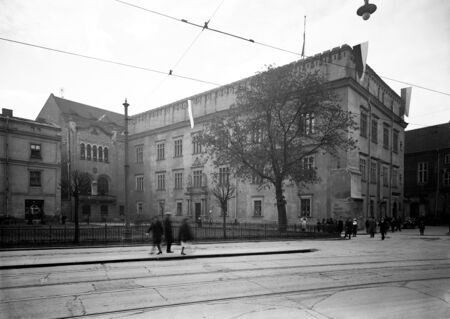 Pałac Wielopolskich na fotografii z 1930 roku.