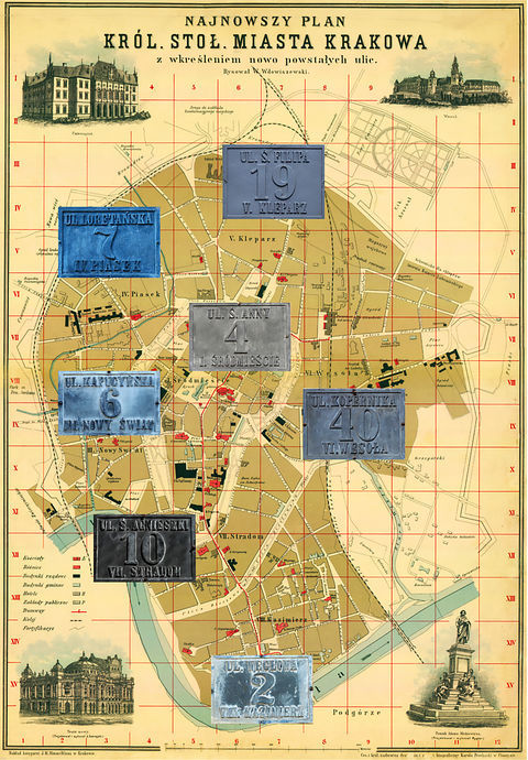 Fot. 35. Na planie Krakowa z 1898 r., zwanym „planem Wdowiszewskiego”, kolekcja zachowanych jeszcze na krakowskich kamienicach cynowych tabliczek orientacyjnych z numerami domów usytuowanych w poszczególnych dzielnicach katastralnych (bez Dzielnicy II Wawel, gdzie oznakowania przepadły). Wzór tych tabliczek wprowadzono w 1881 r. (z mocą od 1882 r.), gdy zmieniono w mieście ponumerowanie domów, przechodząc z numeracji ciągłej w obrębie poszczególnych dzielnic katastralnych na obowiązującą także i dzisiaj numerację w ramach poszczególnych ulic (plan miasta: Muzeum Historyczne Miasta Krakowa, nr inw. 40/T/VIIIa)